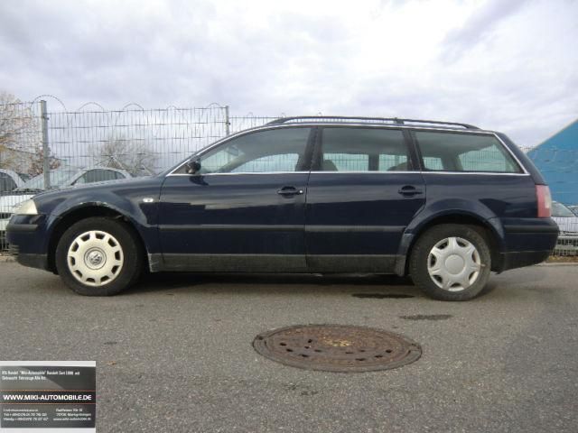 Blau metallic Gebraucht 2003 VW Passat Kombi | 2.599 € (Fairer Preis) - Bild 1/4