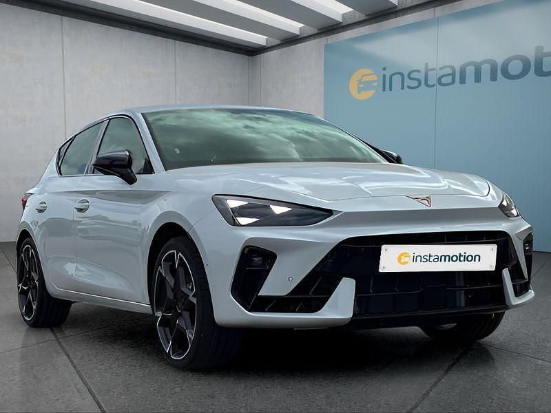 Neu Cupra Leon VZ 300 PS (220 kW) 2025 Weiß Kleinwagen