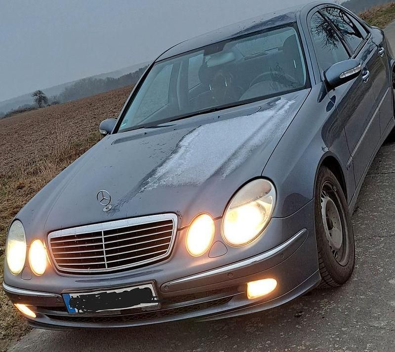 Gebraucht Mercedes E240 Avantgarde 177 PS (130 kW) 2005 Blau Limousine