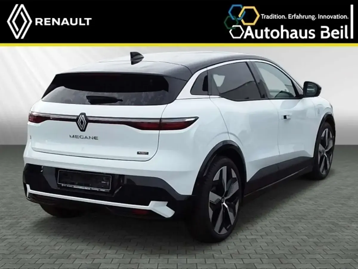 Używany Renault Megane E-Tech Techno 160 kW (218 KM) 2024 Biały Sedan/Limuzyna