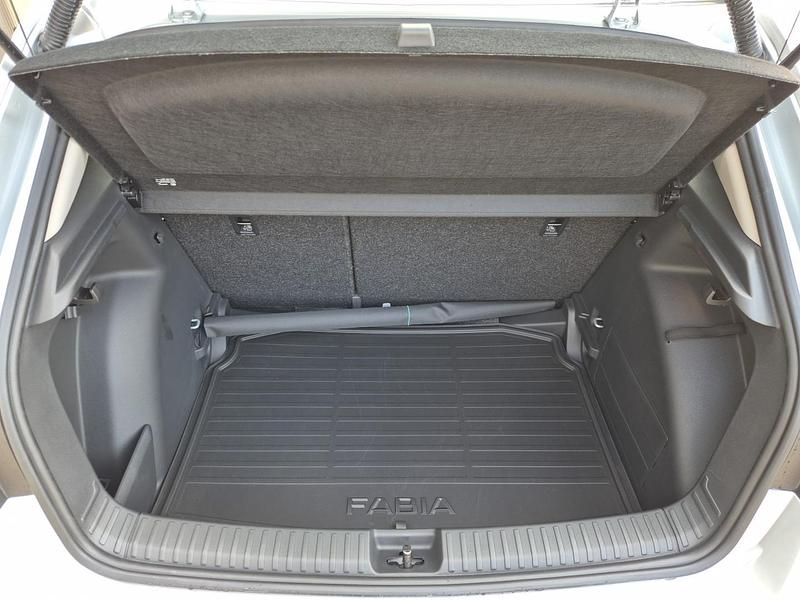 Brillantsilber metallic Neu 2025 Skoda Fabia Selection | 22.275 € (Guter Preis) - Bild 1/4