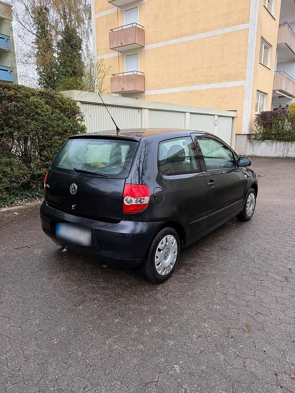 Gebraucht VW Fox 54 PS (39 kW) 2009 Schwarz Kleinwagen
