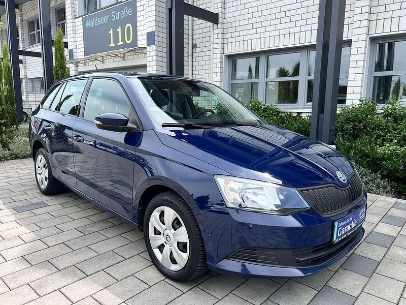 Modra pacific/pacific blau Gebraucht 2016 Skoda Fabia Cool Edition Kombi | 6.390 € (Fairer Preis) - Bild 1/4
