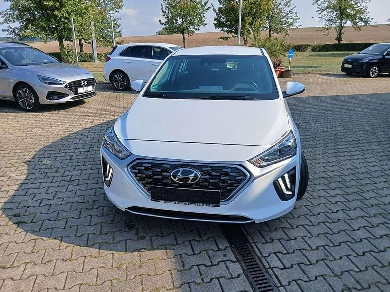 Gebraucht Hyundai Ioniq Trend 105 PS (77 kW) 2020 Weiß Kleinwagen
