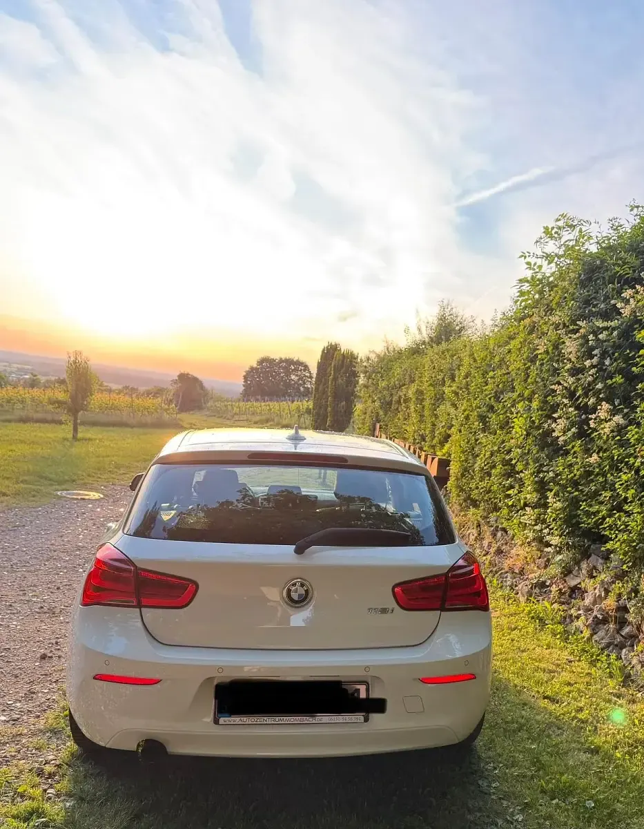 Gebraucht BMW 118 Advantage 136 PS (100 kW) 2016 Weiß Kleinwagen