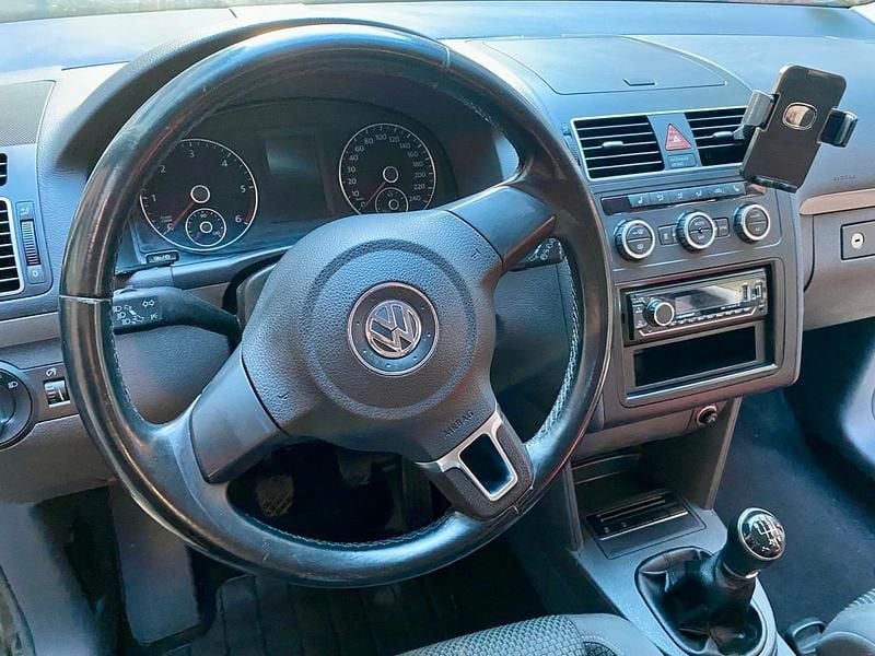 Gebraucht VW Touran Comfortline 105 PS (77 kW) 2012 Schwarz Van / Kleinbus