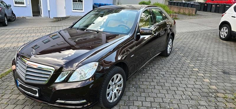Gebraucht Mercedes E250 205 PS (150 kW) 2011 Braun Limousine