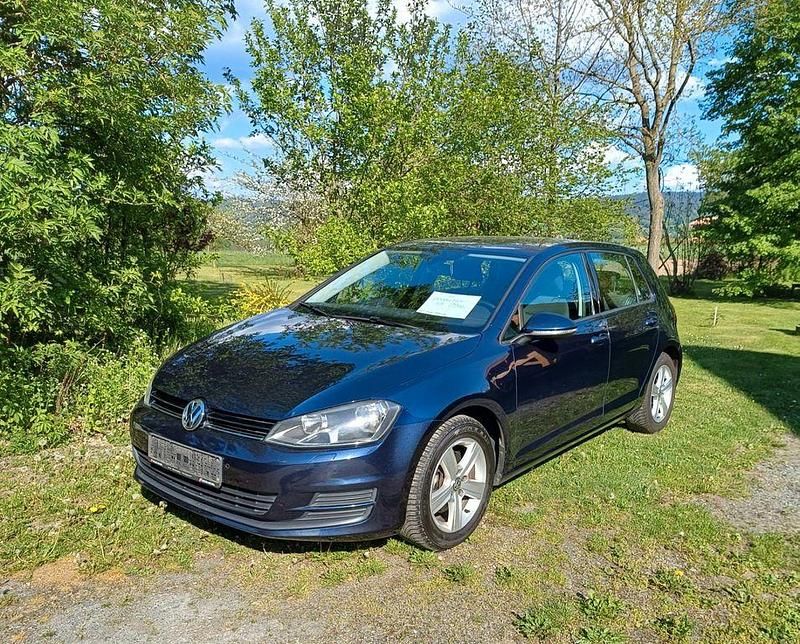 Blau Gebraucht 2014 VW Golf VII Comfortline Limousine | 7.900 € (Superpreis) - Bild 1/4