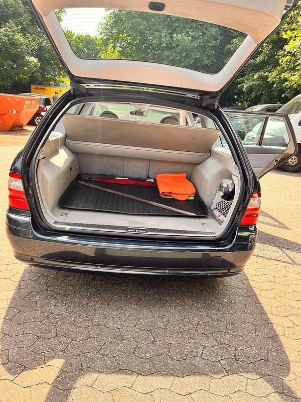 Gebraucht Mercedes E270 Avantgarde 177 PS (130 kW) 2004 Schwarz Kombi