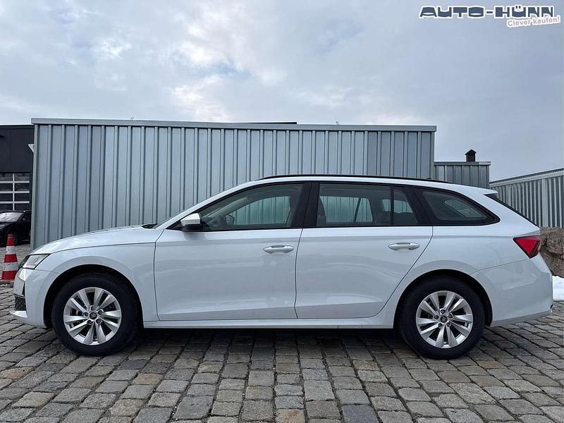 Neu Skoda Octavia Lodge 150 PS (110 kW) 2026 Moon weiß perleffekt Kombi