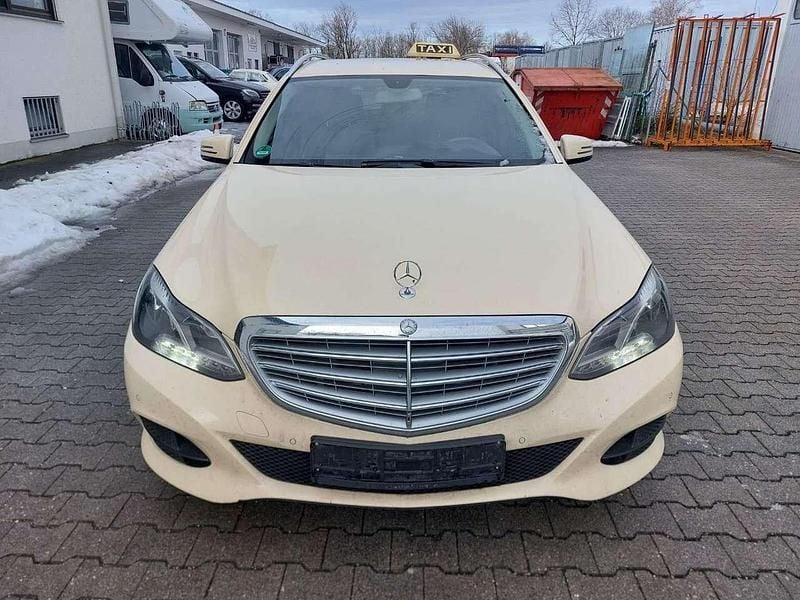 Gebraucht Mercedes E220 170 PS (125 kW) 2016 Hellelfenbein Kombi