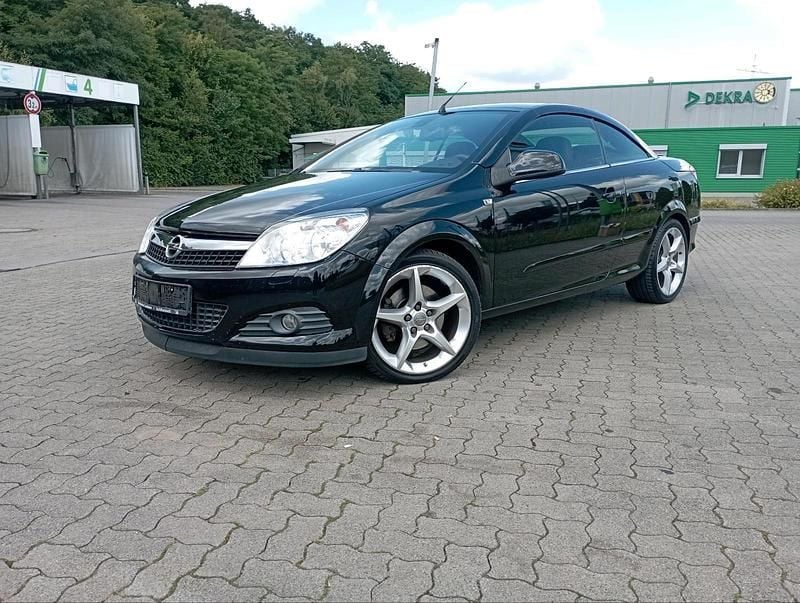 Schwarz Gebraucht 2010 Opel Astra Coupé | 4.200 € (Guter Preis) - Bild 1/4