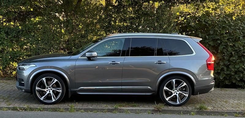 Grau Gebraucht 2015 Volvo XC90 Inscription SUV | 29.999 € - Bild 1/4