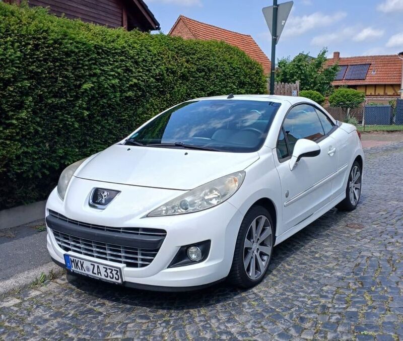 Weiß Gebraucht 2012 Peugeot 207 CC Roland Garros Cabrio | 4.800 € - Bild 1/4