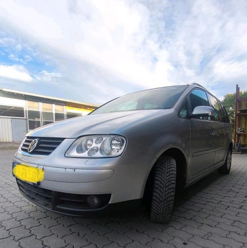 Silber Gebraucht 2004 VW Touran Van / Kleinbus | 790 € (Superpreis) - Bild 1/4