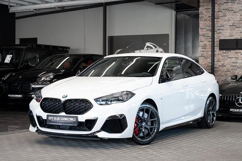 Weiß Gebraucht 2021 BMW M235 Performance Limousine | 36.990 € (Etwas zu teuer) - Bild 1/4