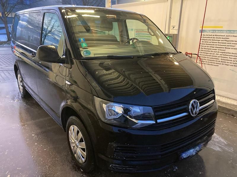 Gebraucht VW Multivan Trendline 150 PS (110 kW) 2019 Schwarz Van / Kleinbus