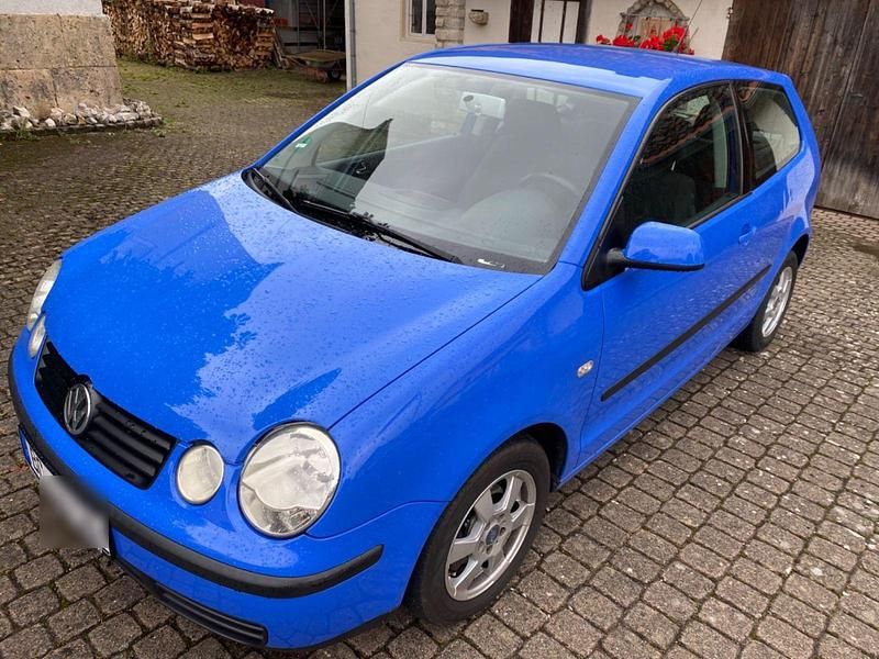 Blau Gebraucht 2002 VW Polo Basis Limousine | 500 € - Bild 1/4