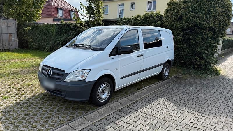 Weiß Gebraucht 2011 Mercedes Vito Van / Kleinbus | 5.400 € - Bild 1/4
