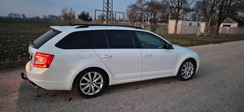 Gebraucht Skoda Octavia RS 184 PS (135 kW) 2016 Weiß Kleinwagen