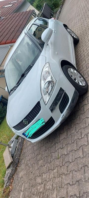 Weiß Gebraucht 2013 Suzuki Swift Club Kleinwagen | 4.500 € (Superpreis) - Bild 1/4