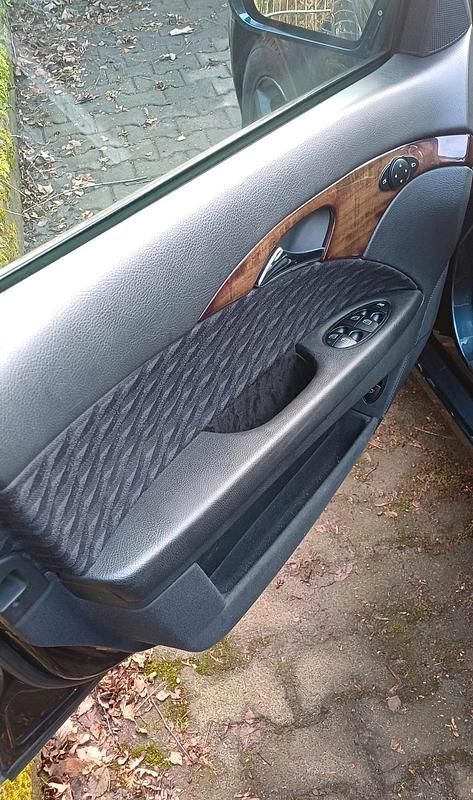 Gebraucht Mercedes E240 177 PS (130 kW) 2002 Schwarz Limousine