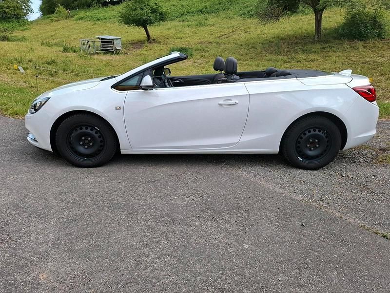 Weiß Gebraucht 2018 Opel Cascada Cabrio | 10.700 € - Bild 1/4