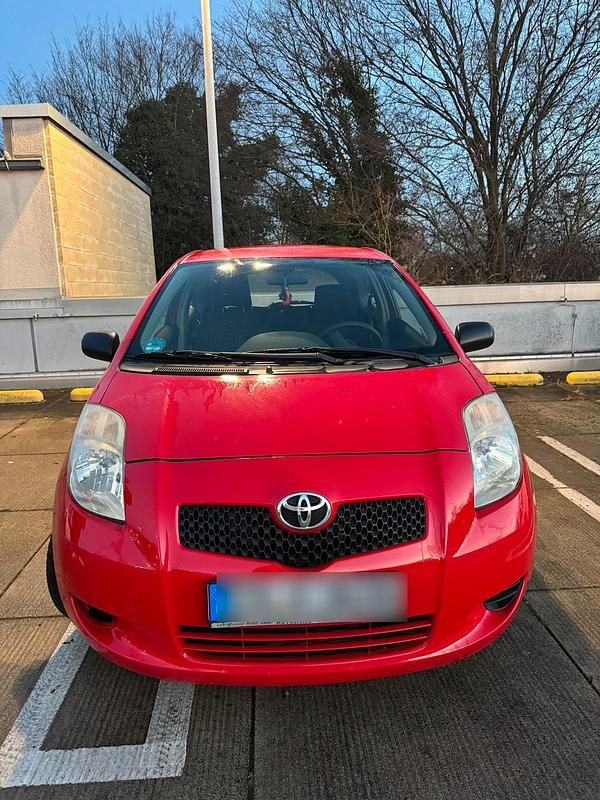 Rot Gebraucht 2008 Toyota Yaris Kleinwagen | 2.500 € (Fairer Preis) - Bild 1/4