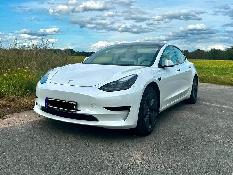 Weiß Gebraucht 2023 Tesla Model 3 RWD Limousine | 29.000 € (Guter Preis) - Bild 1/2
