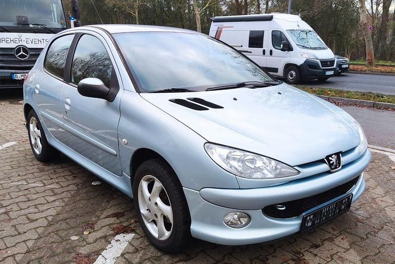 Gebraucht Peugeot 206 Tendance 75 PS (55 kW) 2007 Blau Limousine