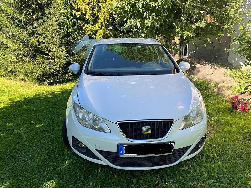 Weiß Gebraucht 2011 Seat Ibiza ST Copa Kombi | 5.350 € (Fairer Preis) - Bild 1/4