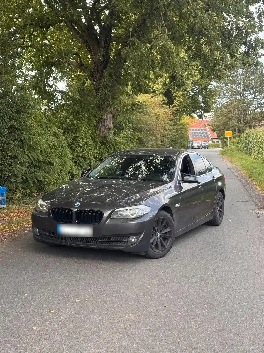 Gebraucht BMW 520 184 PS (135 kW) 2012 Braun Limousine
