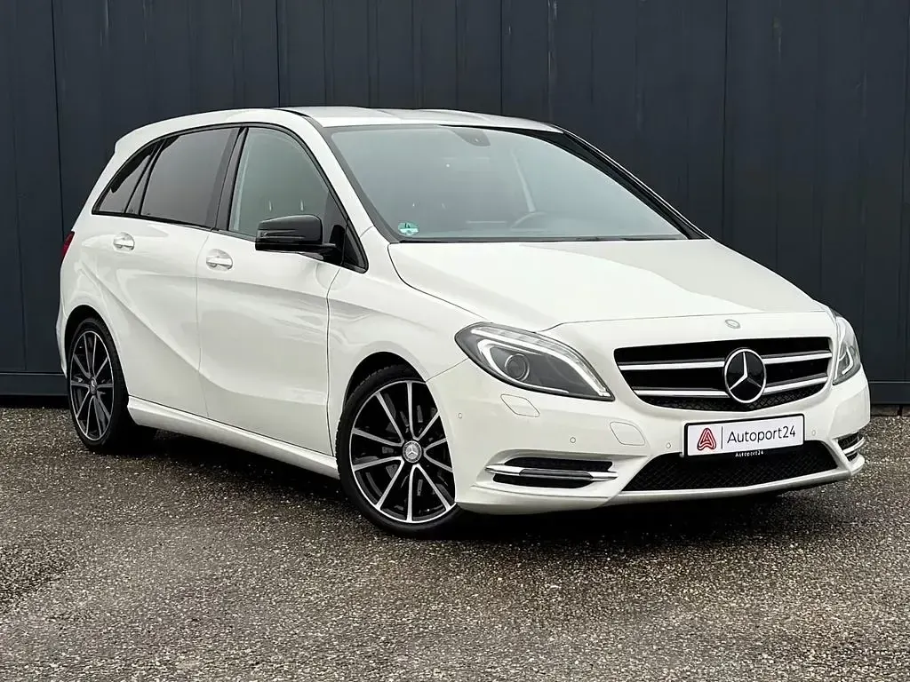 Gebraucht Mercedes B250 Night 211 PS (155 kW) 2013 Weiß Kleinwagen