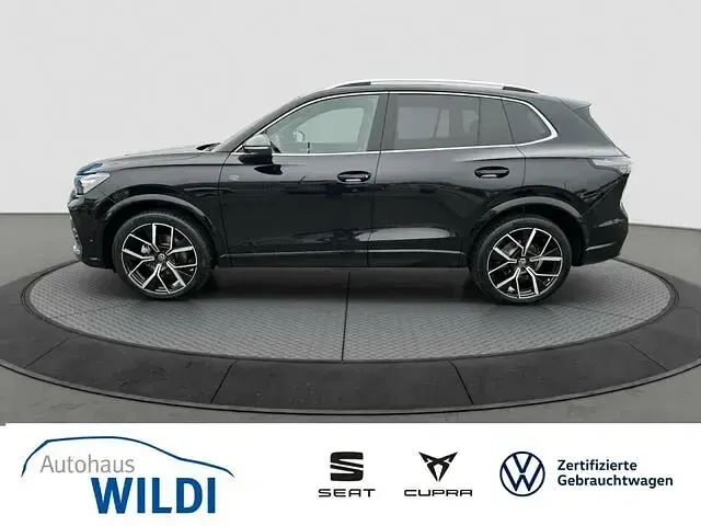 Gebraucht VW Tiguan R-line 150 PS (110 kW) 2024 Deep black perleffekt SUV