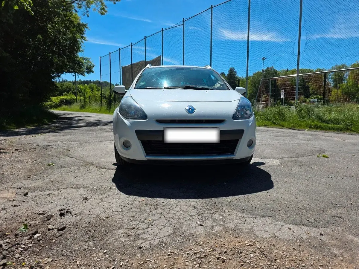 Gebraucht Renault Clio GrandTour Dynamique 101 PS (74 kW) 2010 Weiß Kombi