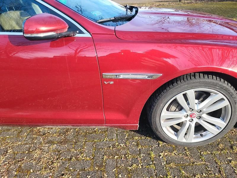 Gebraucht Jaguar XJ 340 PS (250 kW) 2014 Rot Limousine