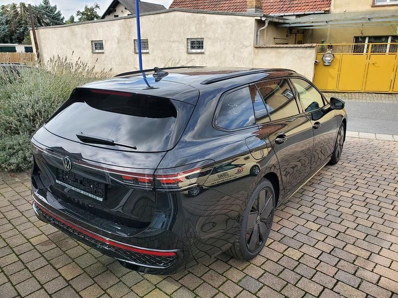 Neu VW Passat R-line 150 PS (110 kW) 2025 Schwarz Kombi