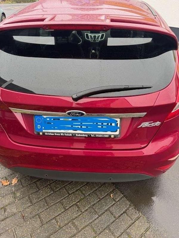 Gebraucht Ford Fiesta Titanium 97 PS (71 kW) 2011 Violett Limousine