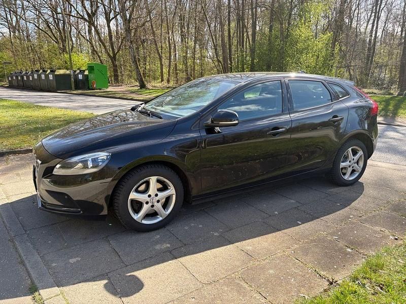 Gebraucht Volvo V40 You! 120 PS (88 kW) 2016 Schwarz Limousine
