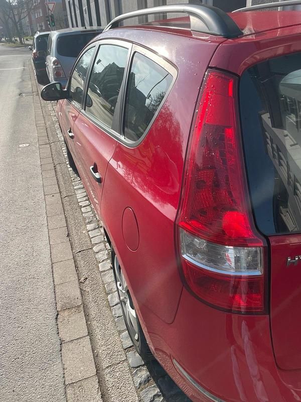 Gebraucht Hyundai i30 107 PS (78 kW) 2009 Rot Kombi