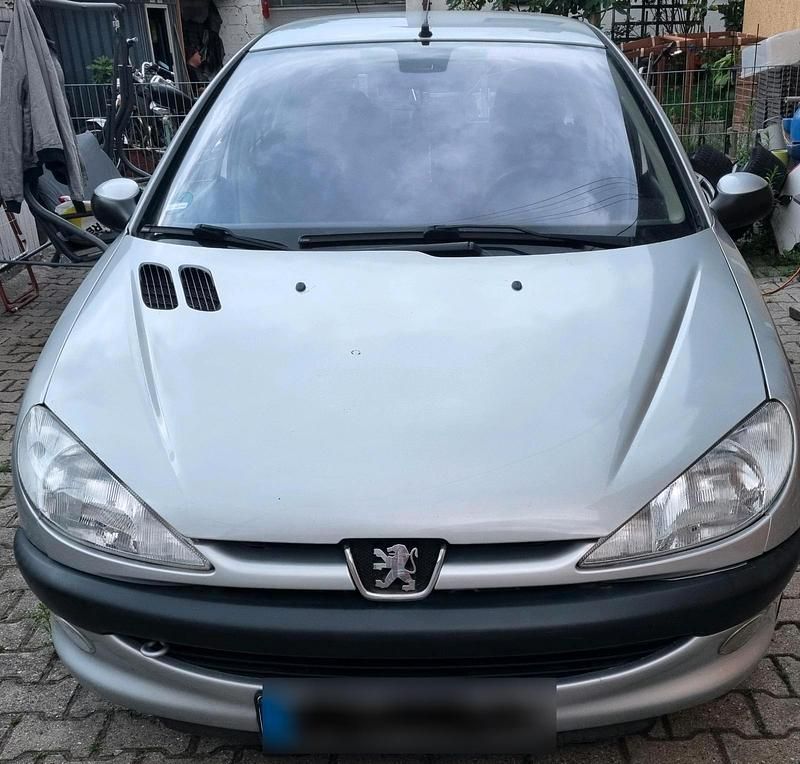 Silber Gebraucht 2003 Peugeot 206 Kleinwagen | 2.800 € - Bild 1/4