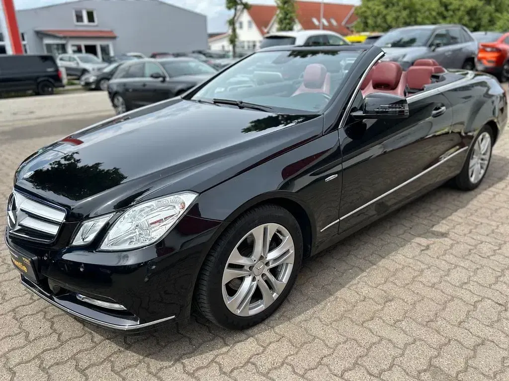 Gebraucht Mercedes E200 184 PS (135 kW) 2011 Schwarz Cabrio
