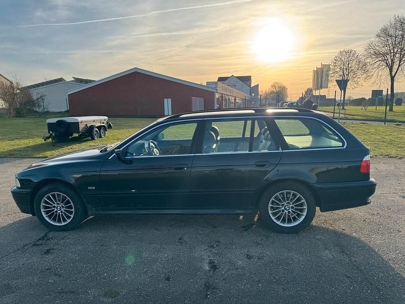 Gebraucht BMW 525 192 PS (141 kW) 2000 Schwarz Kombi
