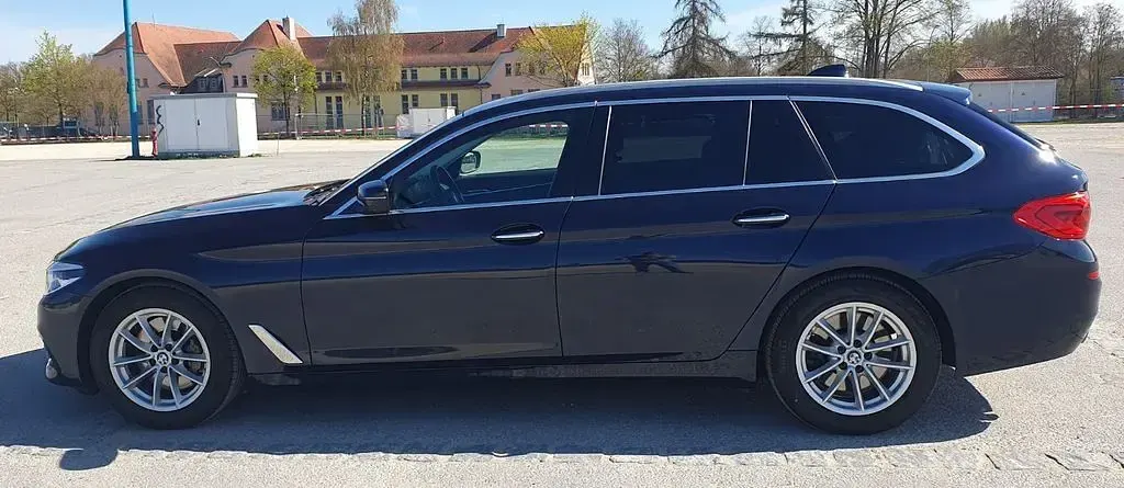 Second-hand BMW 530 265 CP (194 kW) 2017 Albastru Berlinǎ