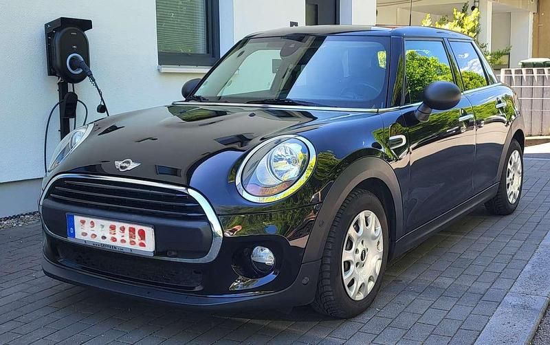 Midnight black metallic Gebraucht 2016 Mini ONE Kleinwagen | 8.900 € (Guter Preis) - Bild 1/4