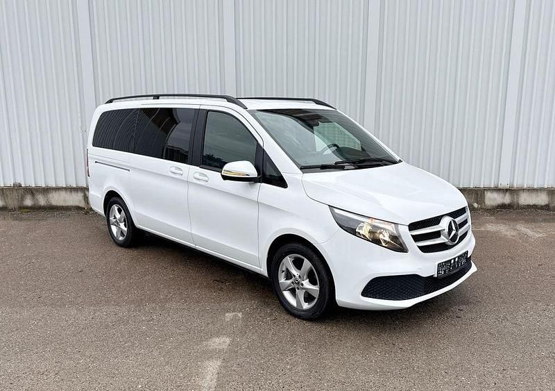 Weiß Gebraucht 2021 Mercedes V220 Van / Kleinbus | 37.990 € (Superpreis) - Bild 1/4