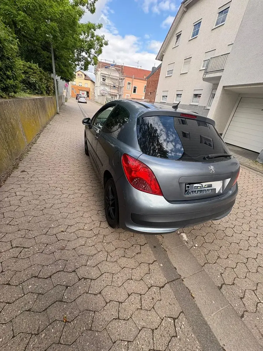 Gebraucht Peugeot 207 73 PS (53 kW) 2007 Grau Coupé