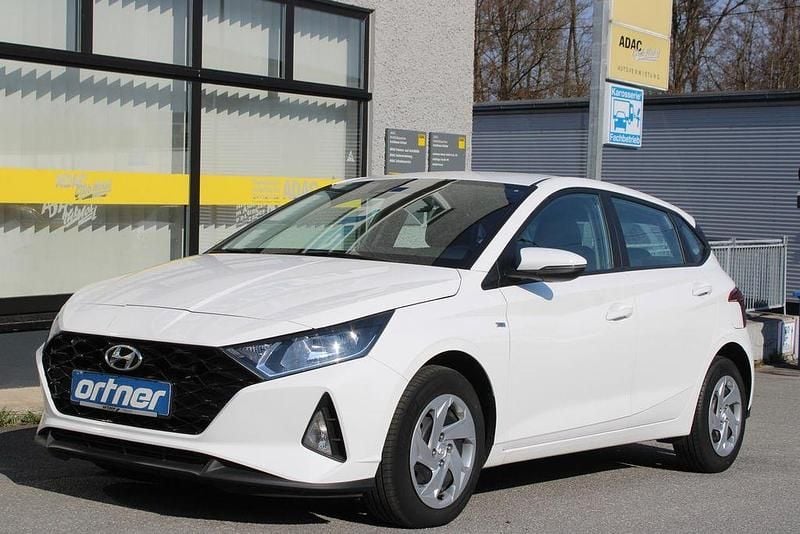Gebraucht Hyundai i20 Select 101 PS (74 kW) 2022 Weiß Kleinwagen