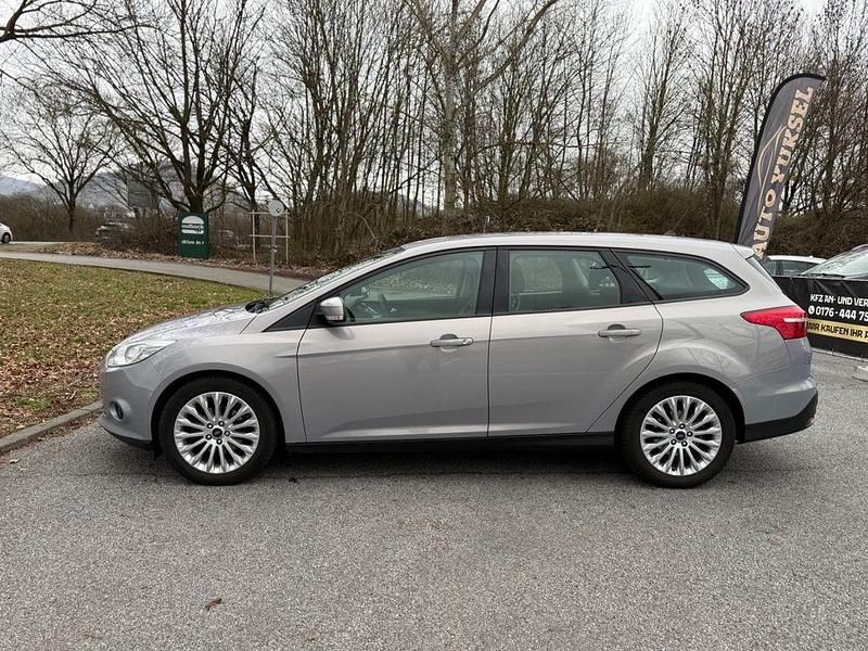 Gebraucht Ford Focus Trend 101 PS (74 kW) 2014 Silber Limousine