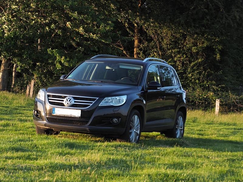 Schwarz Gebraucht 2010 VW Tiguan SUV | 6.650 € (Fairer Preis) - Bild 1/4